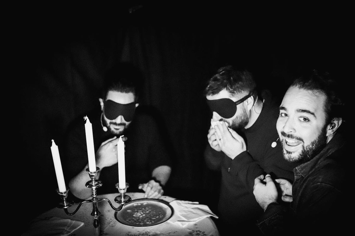 DeclassePodcast's tweet photo. Que font 4 gars dans une boîte noire chez #Déclassé ? 

ILS DÎNENT ! 😂

La vidéo ici  👉 https://t.co/FEwVn2hEUw

@Elliotoff @JHONRACHID #JeffreyCagnes #Merouan de #TopChef @AdrienPG 

Photo: © @disorderprod 

Avec @Cdiscount 🎰 https://t.co/APSs0z1lkn
