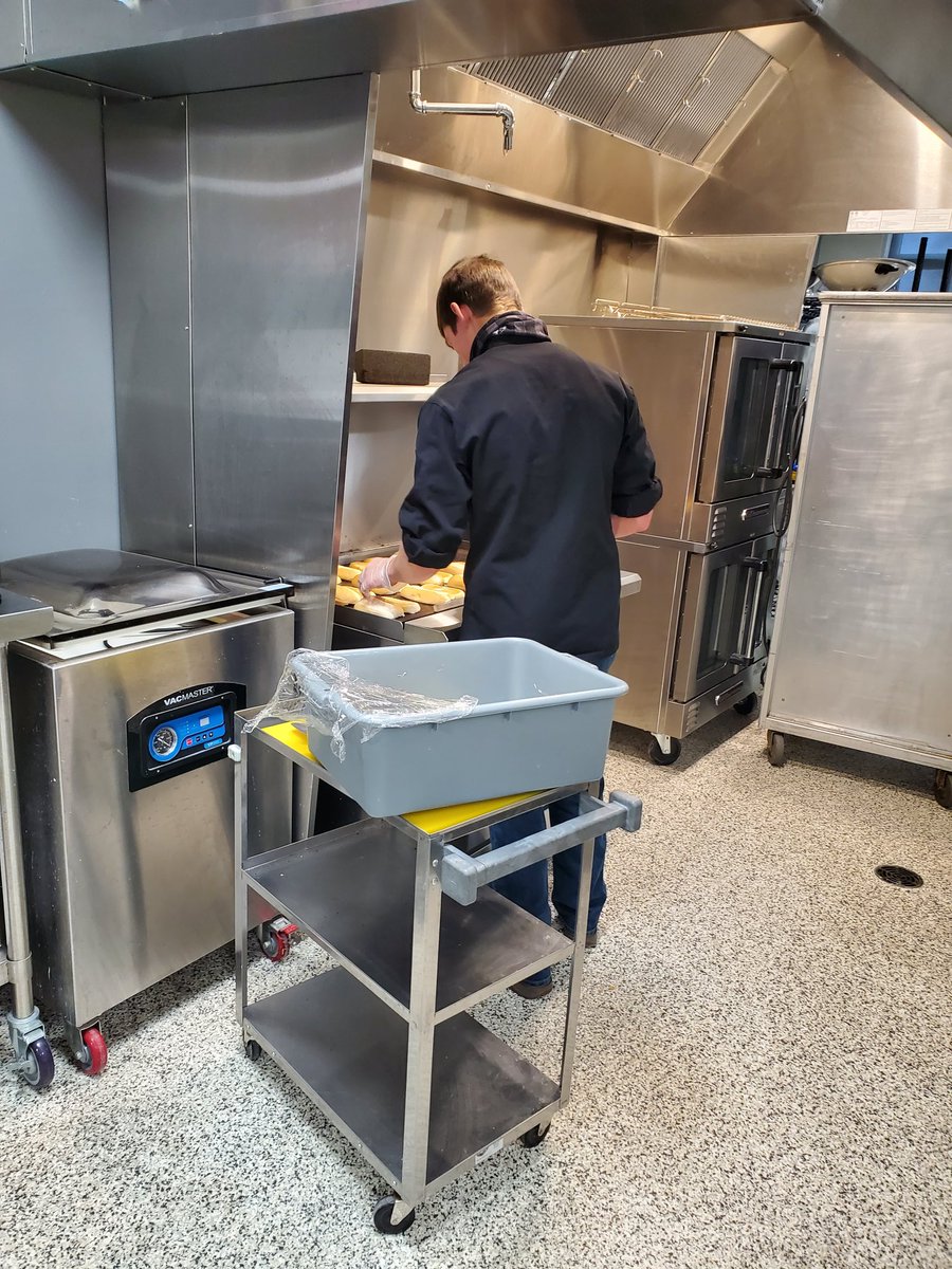 ites_IFAFCS's tweet image. Our students are awesome! This crew came in on their day off to provide lunch for our staff on our PD Day. What Rockstars! #cadetpride #ifahs #fcs