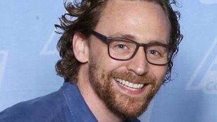 GitteLoeyche's tweet photo. Outside it's grey and cold. I need the sun and who's better to provide that than Tom and a #HiddlesSmile https://t.co/PLBsQdlgZw