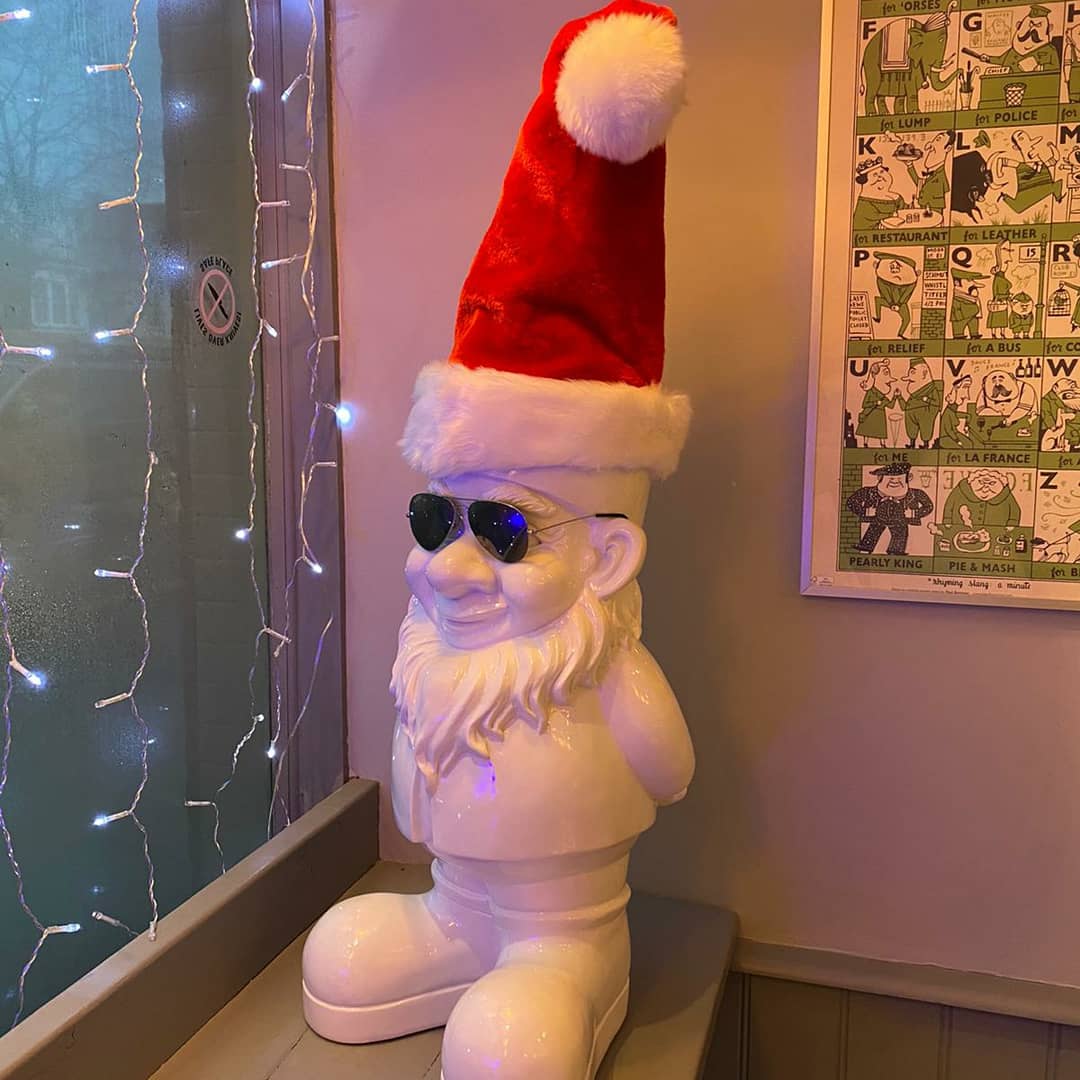 PieEpping's tweet photo. Afternoon all. 
New opening hours for the next 2 weeks, plus there's a free mince pie &amp; ice cream with every meal that's purchased 😋 
Open this week from 11am-5.00pm Wednesday through to Saturday. 
Then Tuesday 22nd &amp; Wednesday 23rd from 11am-5.00pm, 
Christmas Eve 10am-2pm. https://t.co/LvVsQpWfNp