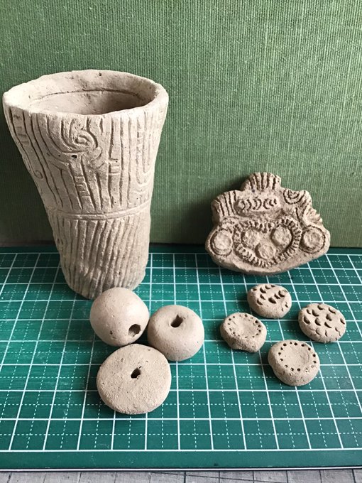 縄文土器のtwitterイラスト検索結果