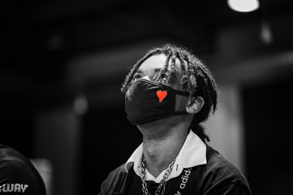 luc_bouchon's tweet image. I will be going into 2021 as a full time freelance photographer.

If you have any photographic needs for an esport event or esport related projects hit me up ! 

Here is my newly updated portfolio if you want to discover my work : luc-bouchon.com