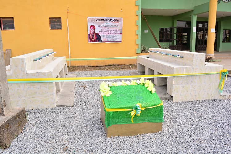 WAFonline's tweet photo. Commissioning of #handwashing project at Baptist Boys' High School, Oke-Saje, Abeokuta, by His Royal Majesty Oba Michael Adedotun Aremu Gbadebo, CFR (Okukenu IV), the Alake and Paramount Ruler of Egbaland.   

@profaat @tolaakinmolayan @morder_earth @jidosky10 @_Mzah__ 

A THREAD https://t.co/HDAz7C9NsU
