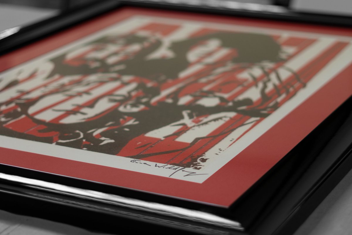 TheMasterframer's tweet image. 👀 Anyone know the band? 🎸 #pictureframing #custommade #customframing #daventryframers #artglass #onlineshopping #indiebusiness #wearetheframers #band #frames #photography #applepictureframing #daventry