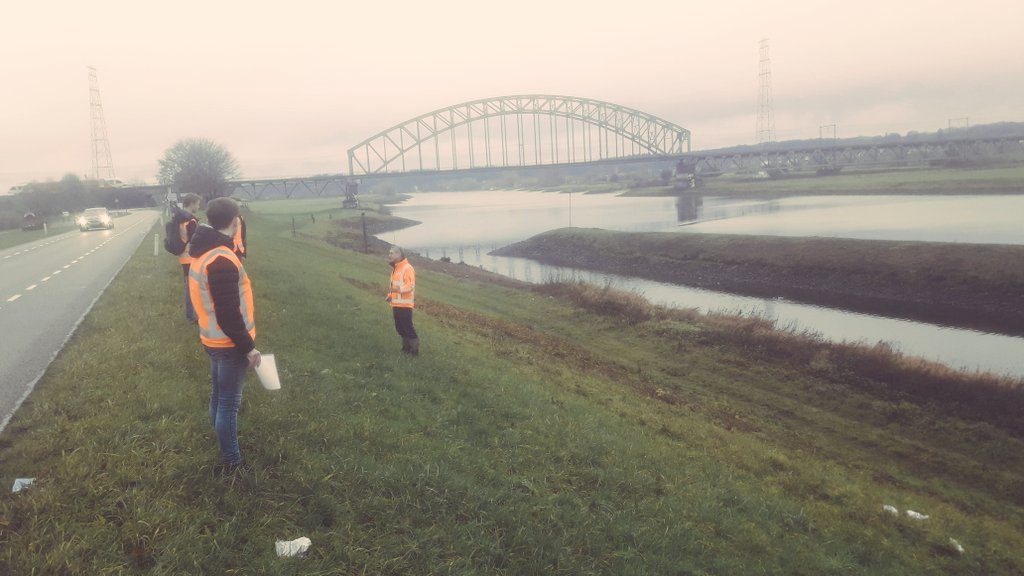 In navolging van <a href="/wsrivierenland/">Waterschap Rivierenland</a> hebben de studenten van watermanagement <a href="/HeliconMBOVelp/">Helicon MBO Velp</a> ook een dijkinspectie uitgevoerd. Ze hebben hierbij de collector app <a href="/esrinederland/">Esri Nederland</a> gebruikt. Een leerzame ochtend.