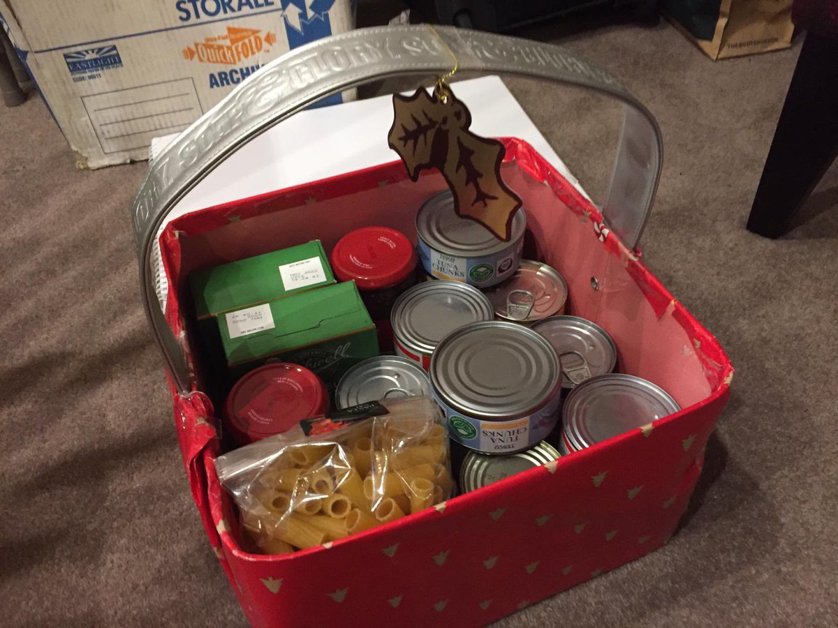 FOICHS's tweet photo. Amazing work boys & families. Last day today. Keep them coming.
If you forgot this morning, speak to office, there may be a possiblility to drop off before end of the day.
#redbridgehomeless #feedthehungry #feedhomeless https://t.co/3D4AKGapgN