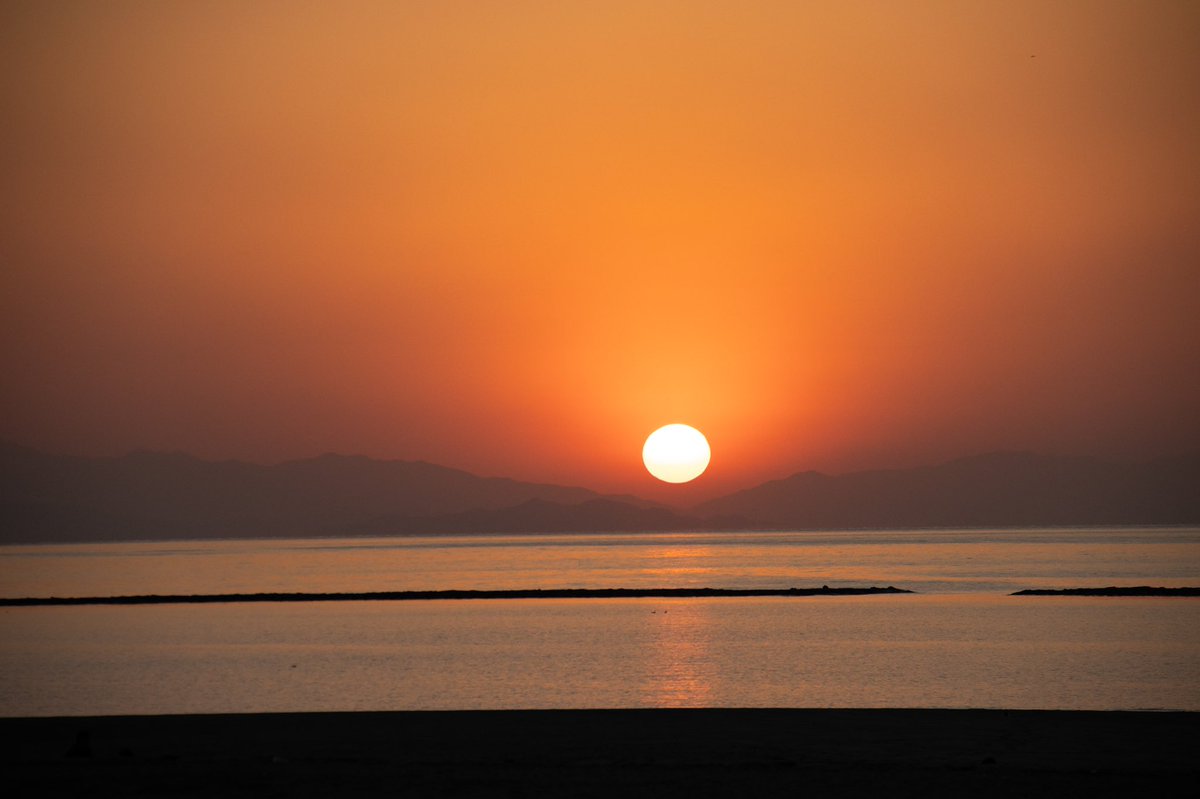 Sunset on Japan’s Seto Inland Sea, this area is between Shikoku and Honshu. The water is so calm that even though this is a beach. Beautiful 😍

#shikoku #zenigata #zenigatasunae #kagawa #kagawaprefecture #setoinlandsea #sunset #sunsetphotography #sunsets #nomadicgaijin #japan