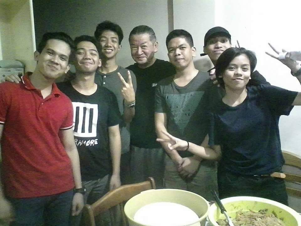iChipsu's tweet photo. Friends are like condom, they protect you when things get hard.

Tangina miss ko na tong mga to. Mga tunay na di mang iiwan. ❤️❤️❤️❤️❤️

Ps. Di pa ako mamamatay or ano hahah miss ko lang mga kapatid ko from another mother. https://t.co/mjZ39nguAa