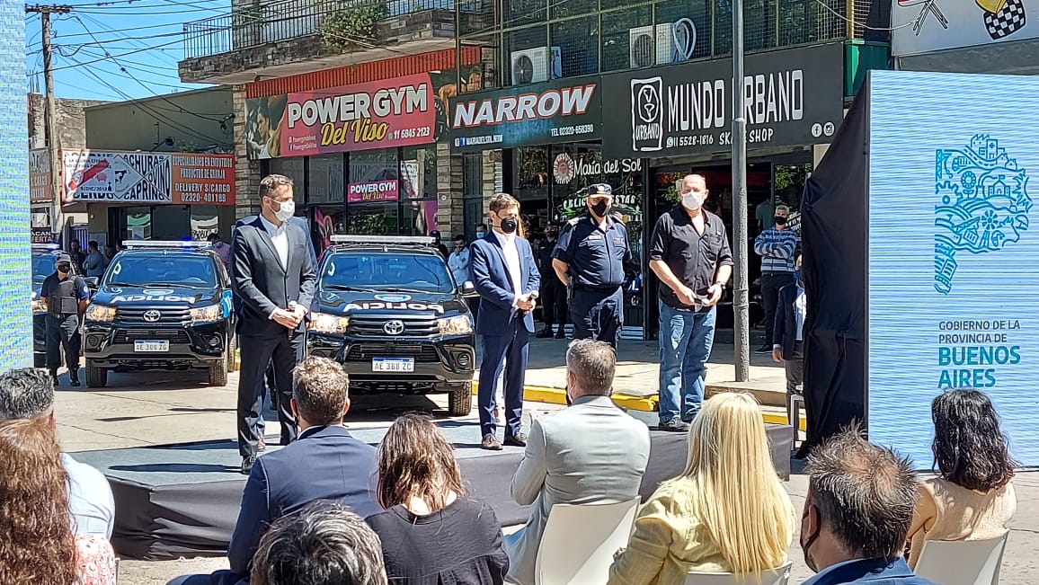 FedericoAchaval's tweet photo. Ya estamos en #DelViso junto al gobernador @Kicillofok anunciando más inversión para la seguridad de nuestro distrito. 

Podés seguir el acto en vivo por acá

👉https://t.co/OacfspBvdY https://t.co/VFlAGahZzQ