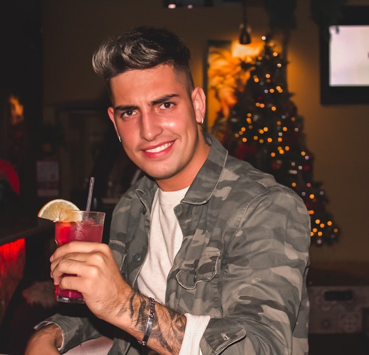 raicesrestny's tweet photo. Comenta abajo👇🏼 que tipo de persona eres🤔:
Opción A: Los que recuerdan el pasado?
Opción B: Los que viven el momento?
Jueves de #tbt ven a probar nuestros cocteles para que recuerdes y vivas el momento al mismo tiempo.
⠀⠀⠀⠀⠀⠀⠀⠀⠀
#restaurante #food #comida https://t.co/EIw6Y8bUUd