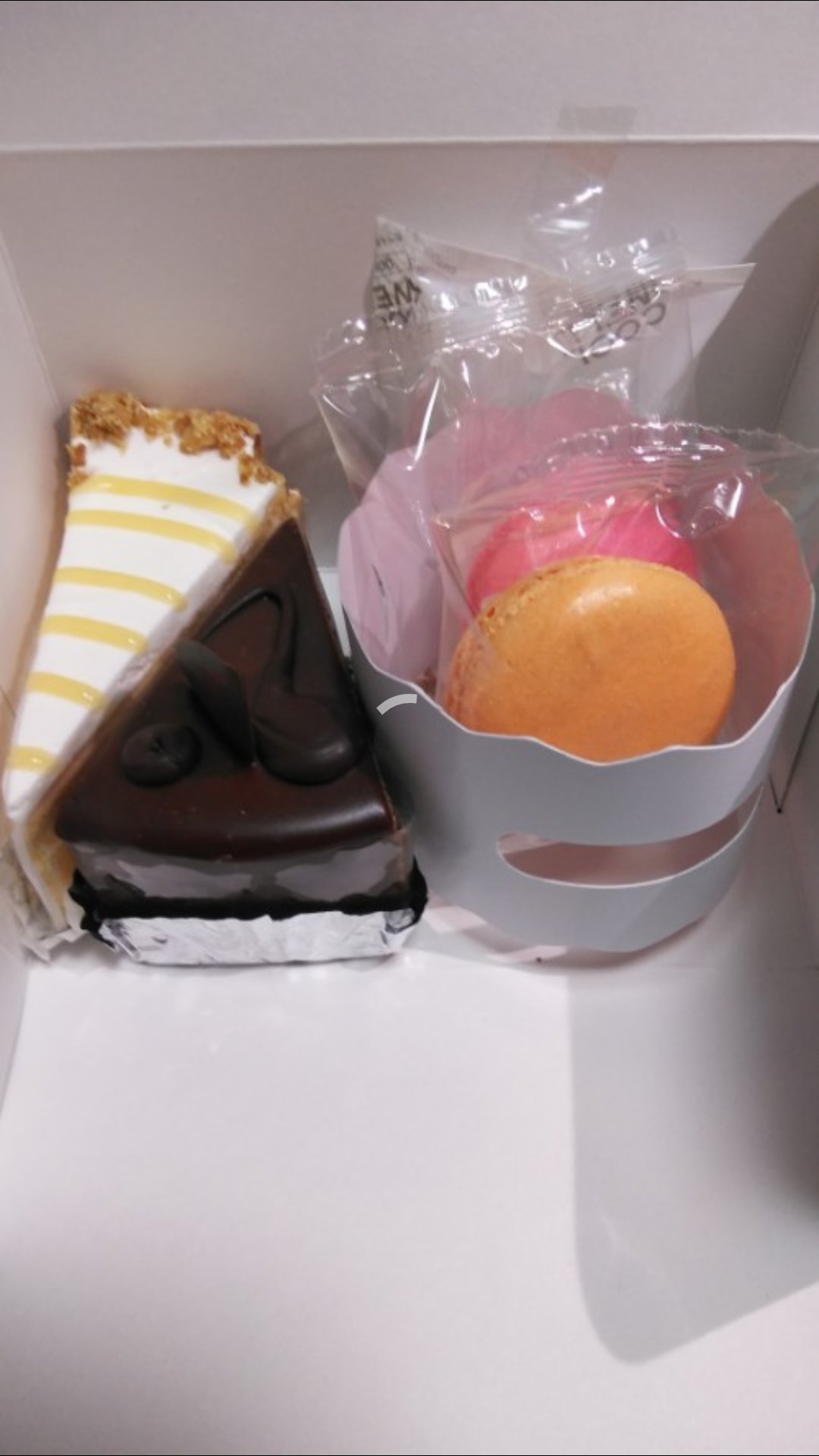 パンジャa こちらのケーキは先週も行った古賀市のケーキ屋 オーベルニュさんです 普段あまりケーキ を食べないのですがクリスマスシーズンと言う事もありまして ケーキもマカロンも美味しかったです 古賀市 オーベルニュ T Co Vm9ey27lzk