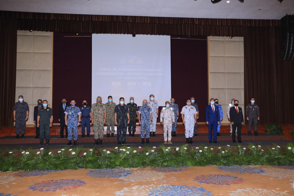 KPjR Yahya Sulaiman, Ketua Pengarah RELA Malaysia telah hadir ke Majlis Menandatangani Prosedur Tetap Operasi Op Benteng yang diterajui National Task Force (NTF) bsama pelbagai agensi tmasuk RELA Malaysia di Wisma Perwira, K. Lumpur, hari ini.
<a href="/KDNPUTRAJAYA/">KDN🇲🇾</a>
<a href="/dhzhamzah/">Hamzah</a>
<a href="/yahyakgc/">Yahya Sulaiman</a>