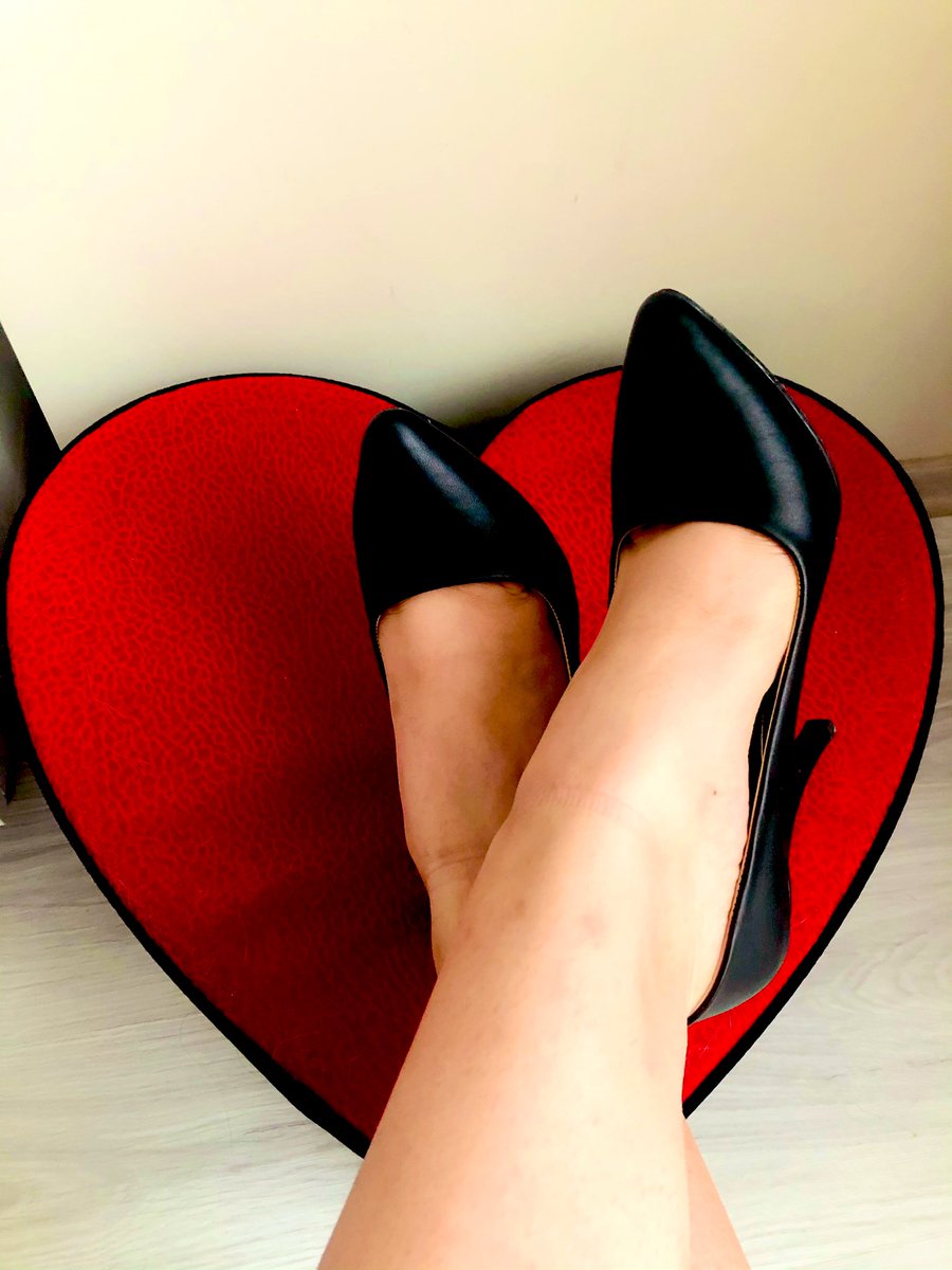 Stiletto sevenleri göreyim 🐶 #diyarbakırsahibe #sahibediyarbakır #sahibemardin #sahibeurfa #sahibebatman #sahibeelazığ #fetişdiyarbakır #kölediyarbakır #doğusahibe #güneydoğusahibe