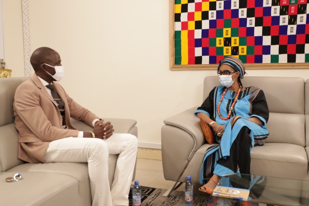 Malitourisme2's tweet photo. Visite du Ministre de la Culture, de l'Artisanat et du Tourisme à l’Agence de Promotion Touristique du Mali.
Madame Kadiatou KONARE, Ministre de la Culture, de l’Artisanat et du Tourisme s'est rendue dans les locaux de l’Agence de Promotion Touristique du Mali le jeudi 10/12/2020 https://t.co/PNTEXGDSVK