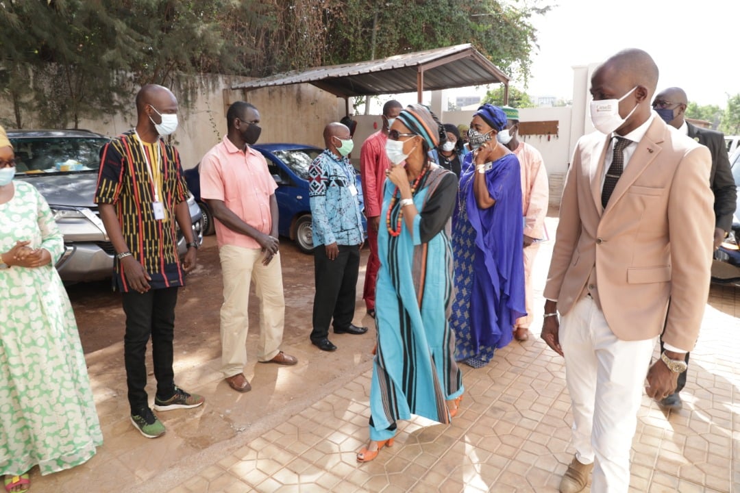 Malitourisme2's tweet photo. Visite du Ministre de la Culture, de l'Artisanat et du Tourisme à l’Agence de Promotion Touristique du Mali.
Madame Kadiatou KONARE, Ministre de la Culture, de l’Artisanat et du Tourisme s'est rendue dans les locaux de l’Agence de Promotion Touristique du Mali le jeudi 10/12/2020 https://t.co/PNTEXGDSVK