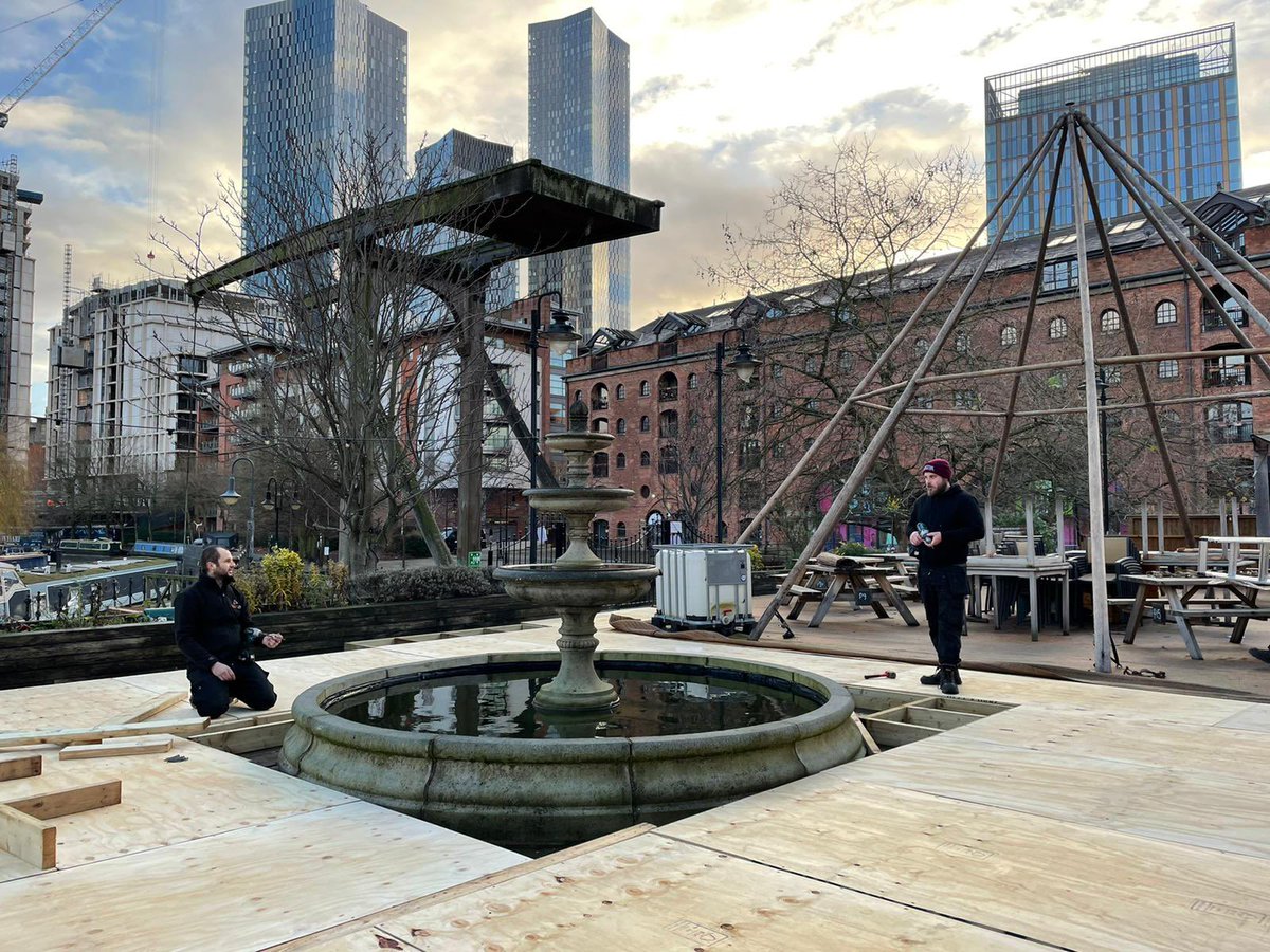 Marquees_Events's tweet photo. Another day building tipis in Manchester, this time with a lovely centrepiece. It’s not every day you have a bespoke build over a fountain.
#allaboutme #tipi #teepee #inthistogether2020 #feelingfestive https://t.co/PpRp4VEHpR