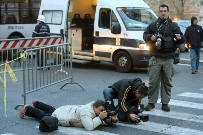 Sulivi's tweet photo. Se n’è andato Mario Proto, fotografo, fiuto e occhio formidabili pari solo al suo cuore grande. Sequestro Moro, Vermicino, banda della Magliana, via Poma, Olgiata: se pensate a una foto, è probabile sia sua. Mario c’era sempre @Corriere https://t.co/zSdtl1Mwo2