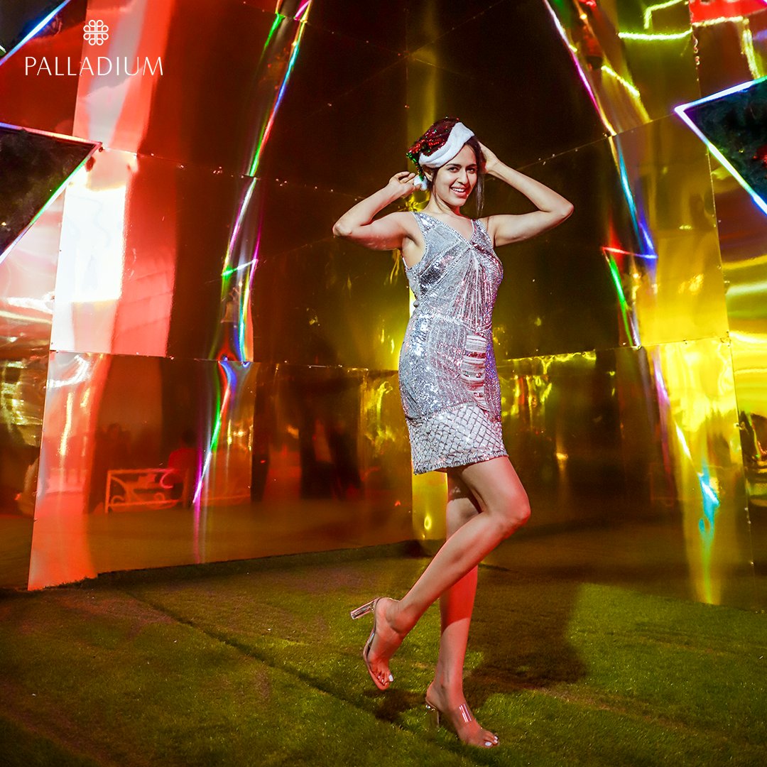 PalladiumChn's tweet image. Shopping for the festive season turned out a stylish affair for @pradainisurva as she stepped in to explore the best of décor, apparel, perfumes, toys and more. You too can bag these styles and be party-ready effortlessly. Visit us to dive into the charm of #ChristmasAtPhoenix!