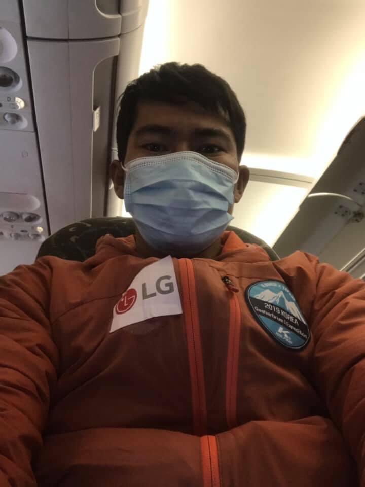 pakistantravelb's tweet photo. #k2winter2021: Part2 - The Sherpa team of the 3rd party (Seven Summits) were able to fly to Skardu today. Pictures taken at Skardu airport.

READ MORE https://t.co/hfOoSjJwMk… 

#k2winter2020 #k2winterclimb https://t.co/MkMcpcDx8S
