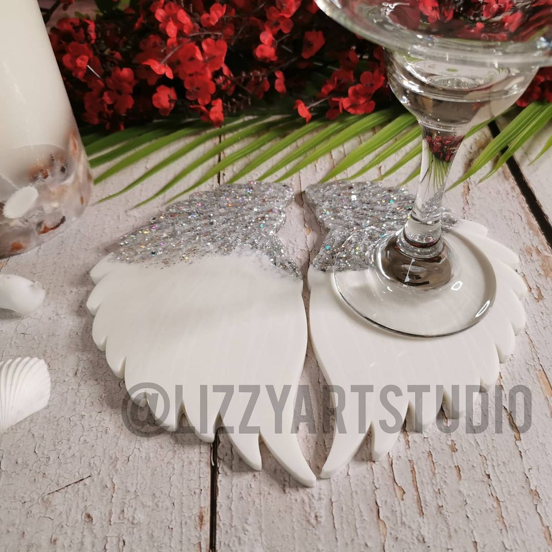 No to boring coasters Beachy resin coastersIG page https://instagram.com/lizzyartstudio?igshid=1qcsk4ikxtyyw #mondaythoughts  #MondayMotivation