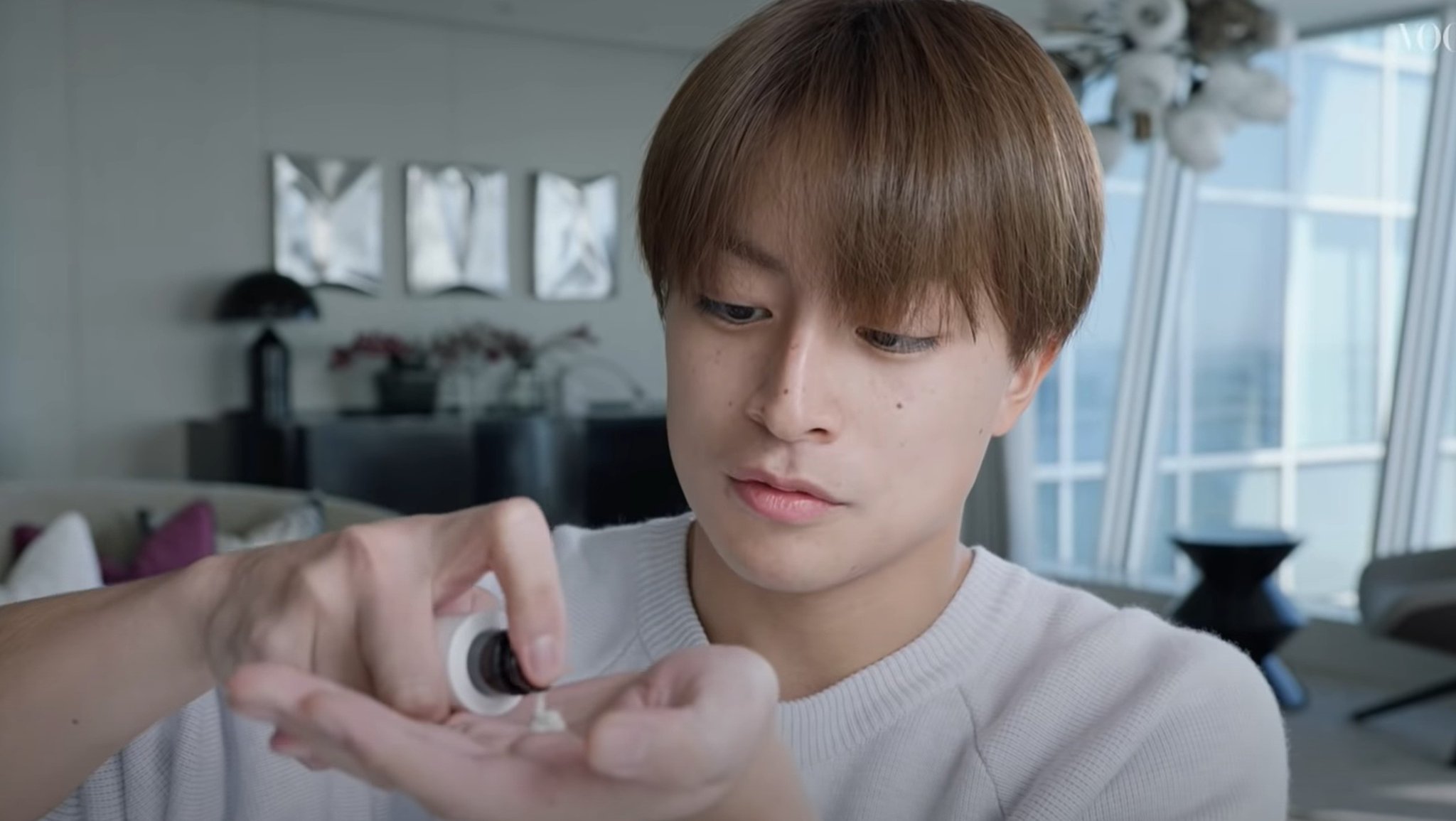 Exile 最新ニュース 動画 Exile Generations白濱亜嵐がフルスキンケア セルフメイクにチャレンジ Beauty Tutorial Supported By Chanel Vogue Japan 自分磨きのために最近始めたというスキンケアと撮影現場などで普段自分で行っているというセルフ