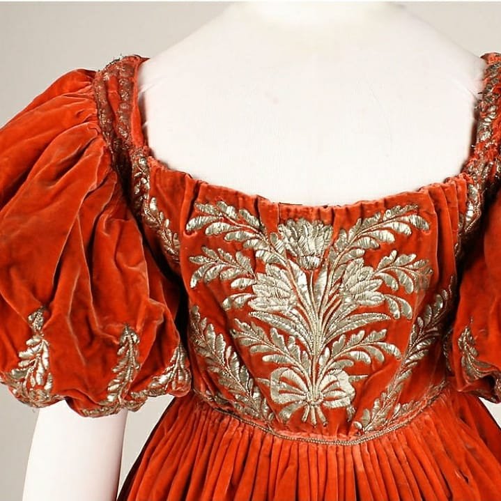 Another week of #advent and I share this rich red silk German 1828 court dress with gold embroidery around the hem, bodice and puffed gigot sleeves. Imagine how the embroidery would have reflected and looked in candlelight. 🕯 <a href="/metmuseum/">The Metropolitan Museum of Art</a>