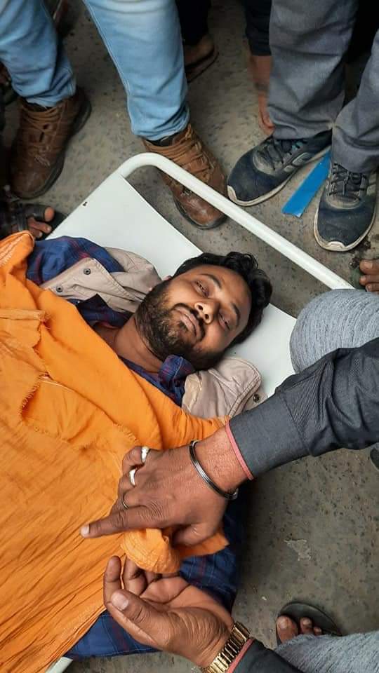Rohitrlsp's tweet photo. दुखद घटना आज दिनदहाड़े कोचस स्टेट बैंक के पास बेखौफ अपराधियों ने पेट्रोल पंप  के मालिक राहुल कुशवाहा जी को गोली मारकर हत्या कर दीया। https://t.co/zBJSeUPMHZ