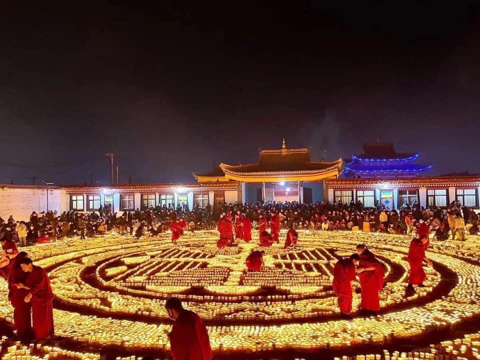 hua64395946's tweet photo. We must learn that humanity is one big family https://t.co/4KsmQv3Fyz