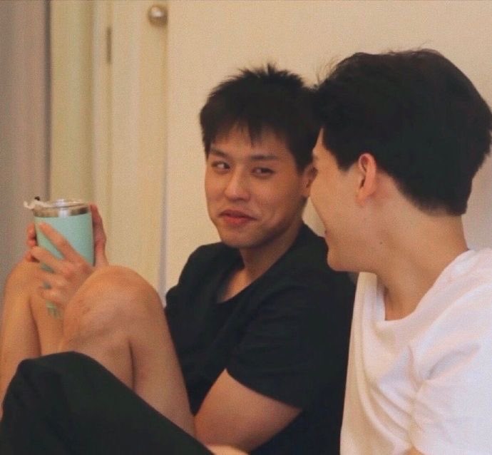 dearwachi's tweet photo. today, i present to you this bkpp photoset 😂 https://t.co/OBKV38rrYG