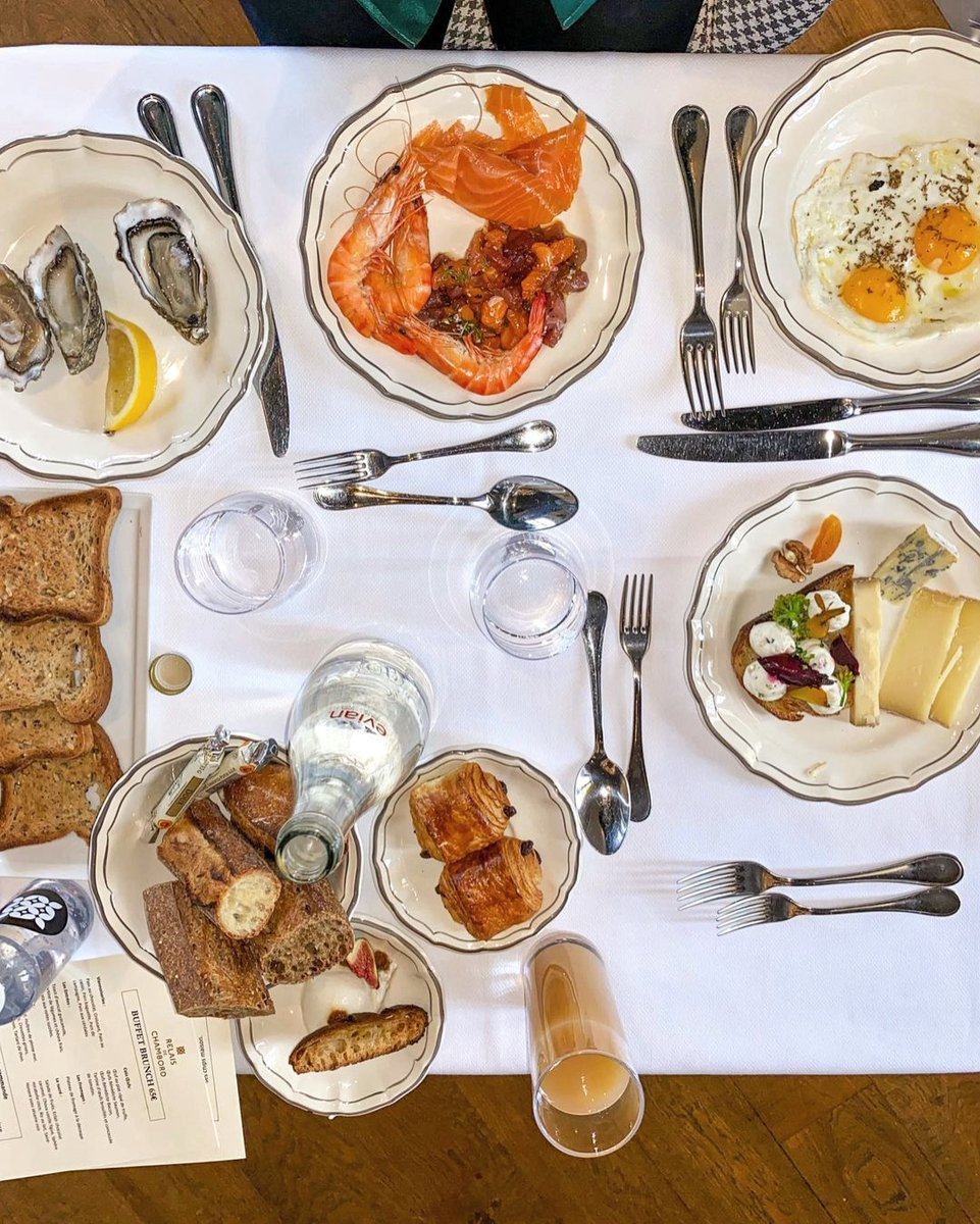 We defend and practice, as far as possible, the 0Km Product Policy, working in our restaurant with local suppliers. 

📷 <a href="/mybetterself/">sharon goldberg</a>