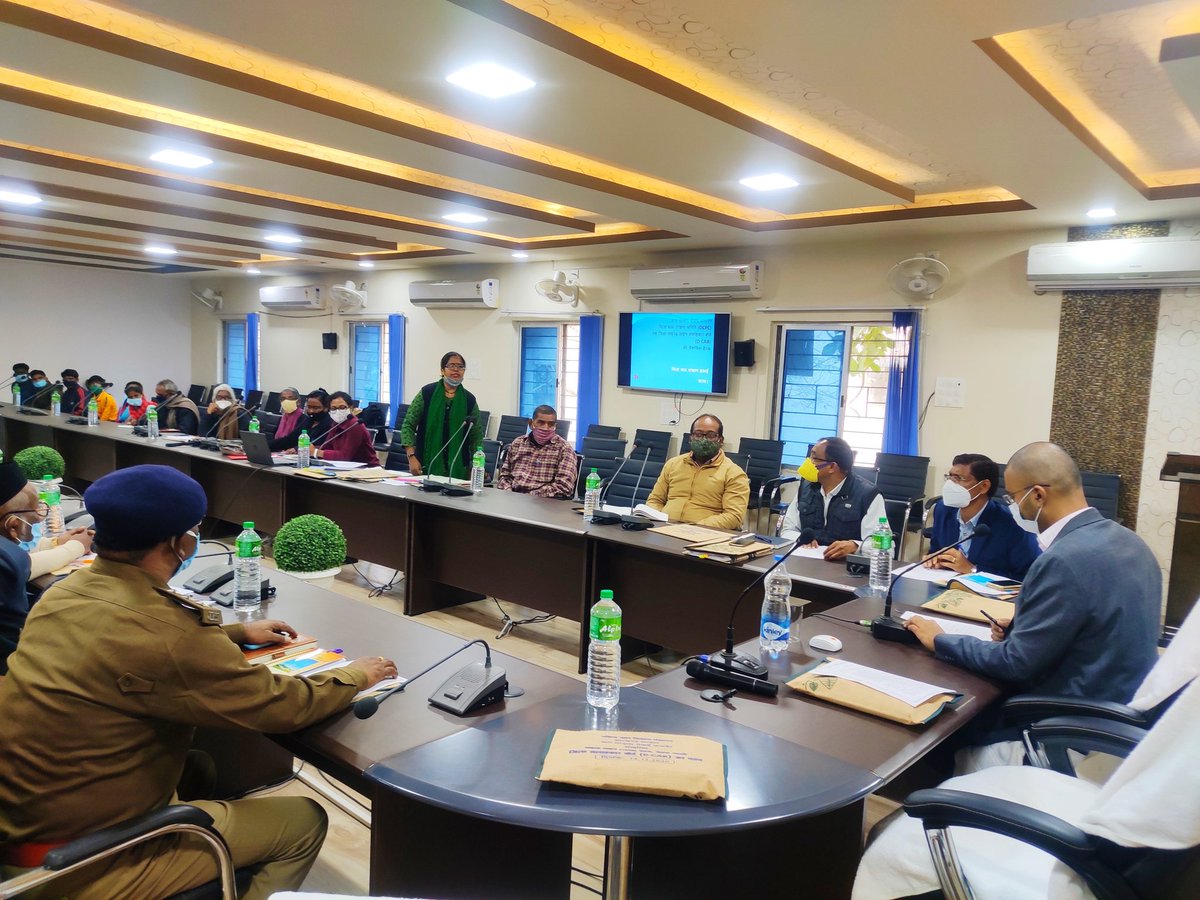 DCChatra's tweet photo. जिला बाल संरक्षण समिति-सह-जिला स्तरीय चाइल्ड लाईन सलाहाकार परिषद की बैठक कर संबंधित विभागों को आपस में समन्वय स्थापित कर कार्य करने का निर्देश दिया। 

जिले में अनाथ बेसहारा बच्चों को उनका अधिकार दिलाना एवं बाल श्रम/विवाह को पूर्णतया रोकना हमारी प्राथमिकताओं में एक।
@JharkhandCMO https://t.co/ozPUP3mxkz