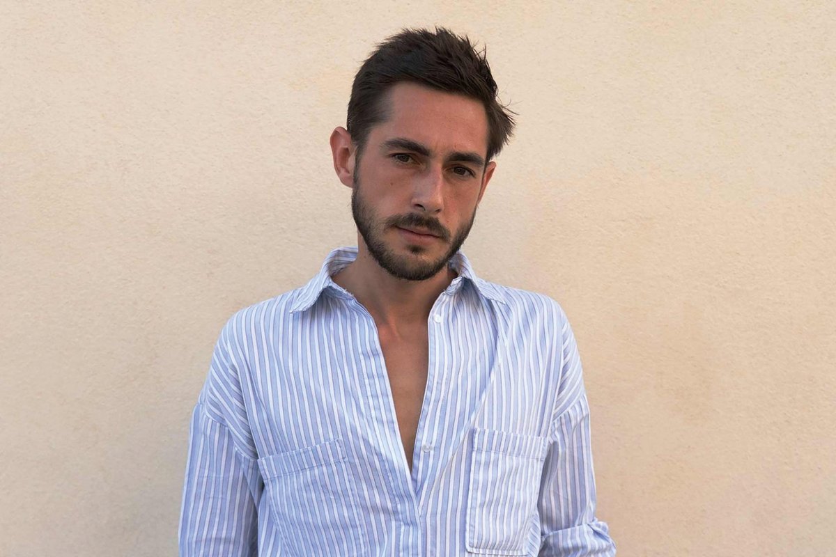 LMC_Oficial's tweet photo. Es el nuevo “enfant terrible”. El diseñador Robber Rodríguez tiene claro que, en la moda, todo debería ocurrir de forma natural https://t.co/6ulAMqxPGK https://t.co/WqQm11B5Xu