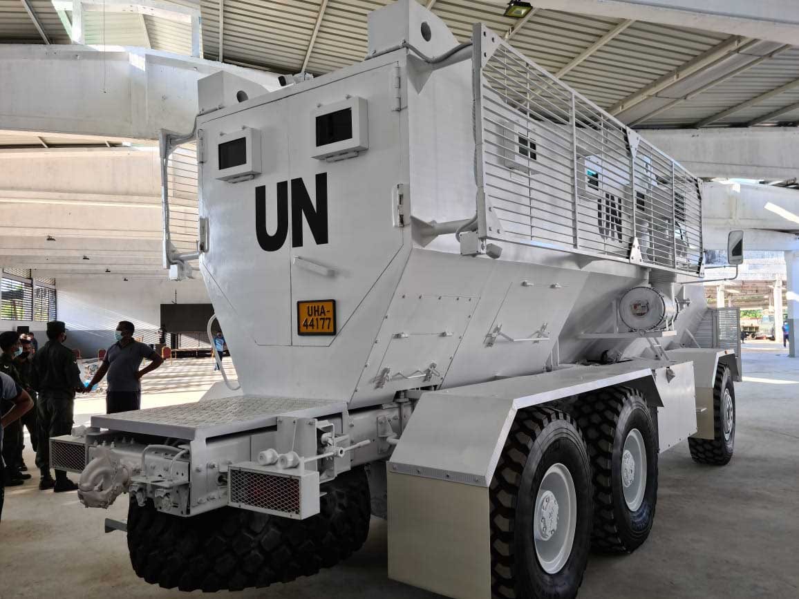 AsiriFernandoLK's tweet photo. @Sri_Lanka_Army unveiled a prototype of the locally designed and fabricate 6x6 #MineProtectedVehicle named - #Avalon They are built on @TataMotors chassis.Command variant prototype seats 8 crew in an armoured body, protected from small arms, mines & #IEDs
#lka #SriLanka #SLEME https://t.co/IVJgo1ZIki