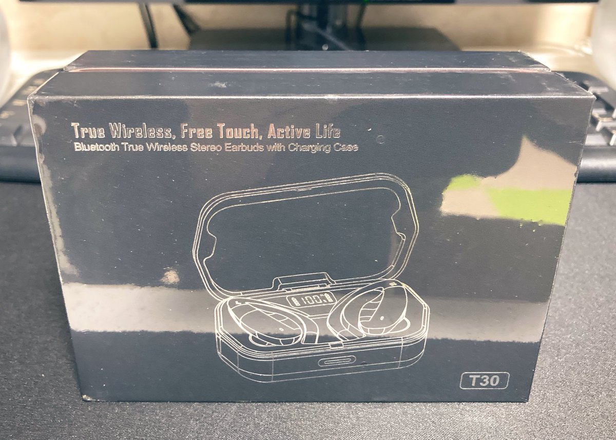 anzyumeha's tweet photo. Amazonでよくある中華製のイヤホンなんですけど、面白そうで買っちゃいました。Bluenin T30って言うらしいです。

アタッシュケースみたいなゴツさがなんか目新しい。まあまあデカくてケースがマウスくらい(約10cm)あります。 https://t.co/b9cG63Qrk7