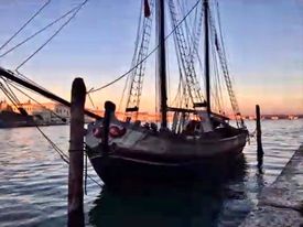 luisella_romeo's tweet photo. Great vibes yesterday during my live-streaming tour of Dorsoduro in #Venice for guests from all over the world. Amazing guests, amazing sunset and lights. #virtualtours #virtualvenice https://t.co/pSmjbPVNdG https://t.co/gZqb7g7f5L
