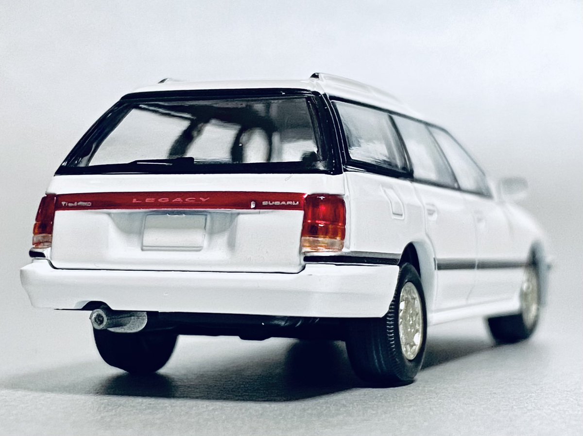 フォンティエ スバル レガシィ ツーリングワゴン Ti Type S Tlv Neoの新製品 ターボ無しの普及グレードで Gtと違いボンネットのエアスクープが無い仕様 なんだか地味で営業バン仕様みたいだけど レガシィにバンは無い トミカ
