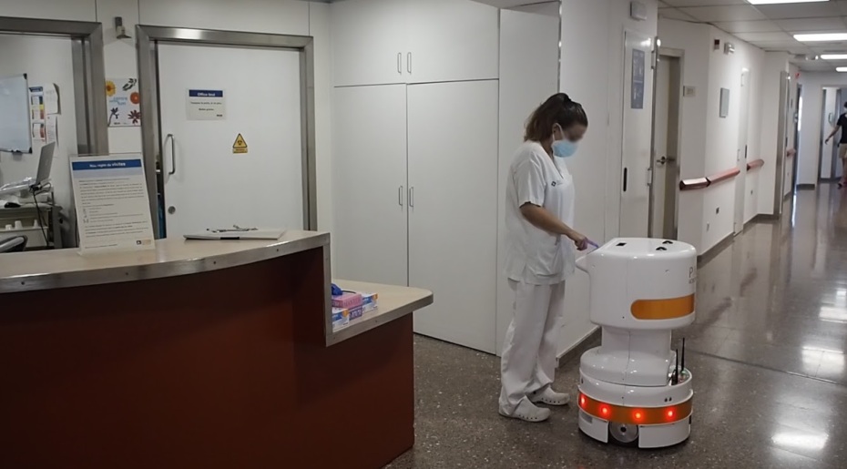 HispaRob's tweet photo. Desarrollan dos robots móviles para su uso como asistentes en hospitales repartiendo bandejas de comida o materiales al personal sanitario @PALRobotics | hisparob https://t.co/NuOzhXKyuA https://t.co/Y604j7PFuB
