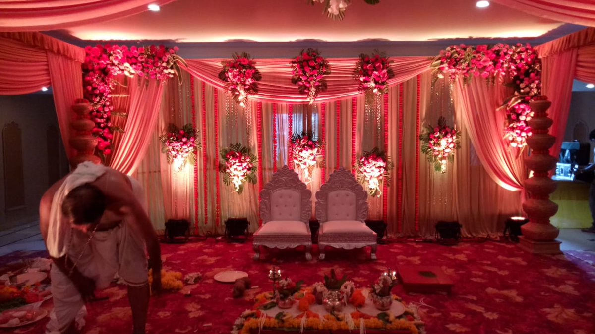 Wedding decoration by SS Events

#weddingdecor #weddingplanning #wedding #weddingplanningservices #bridesmaids #brides #groom #brideandgroom #decor #decoration #decorations #weddingphotography #weddingcinematography #decorationphotography #weddingvenue #weddingseason