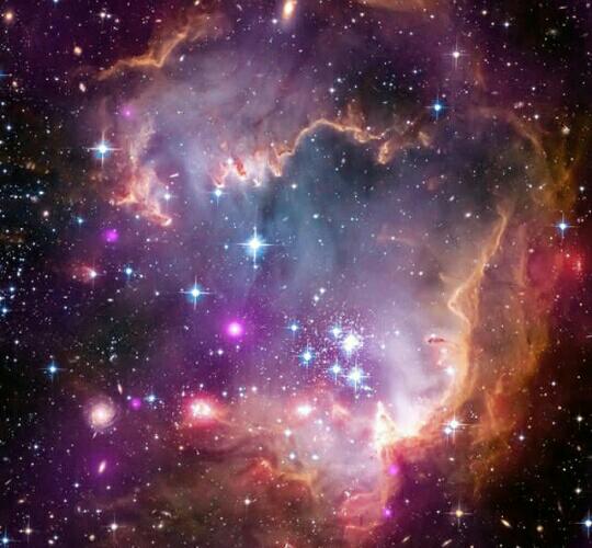 Jacksonpop11's tweet photo. ها نحن ذان نرتاد الأبعاد والمسافات.. 
ثقوب سود ومجرات.. سديم خلف سديم.. 
متشابكي اليدين يرقص الفضاء من حولنا رقصته التي حيرت الشعراء والحالمين وعلماء الفيزياء.. 
ظلام في ظلام..وظلام يلد نورا..ونورا يستحيل ظلاما.. 
د. احمد خالد توفيق https://t.co/p0VjvlD7uW