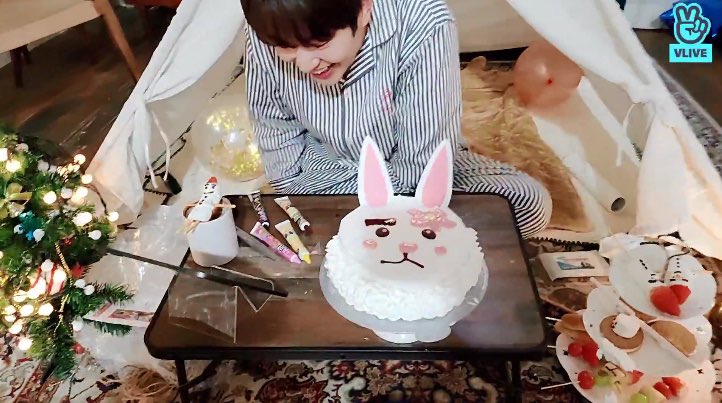 OnewSupportBR's tweet photo. 🐰🎉🎂 Não tinha bolo melhor pra ser feito! Eu daria a ele um de tokki com certeza! 🥺

#HappyOnewDay https://t.co/o9Ygf7K6Lj