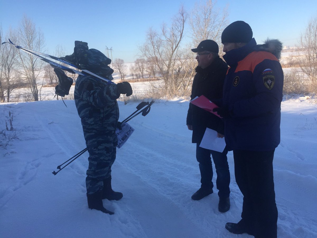 reinline67's tweet photo. Сегодня на акватории озер с. Воскресенка проведен совместный мониторинг специалиста администрации и работников Центра ГИМС ГУ МЧС России по Самарской области с вручением памяток жителям поселения https://t.co/1JBqWsDxBH