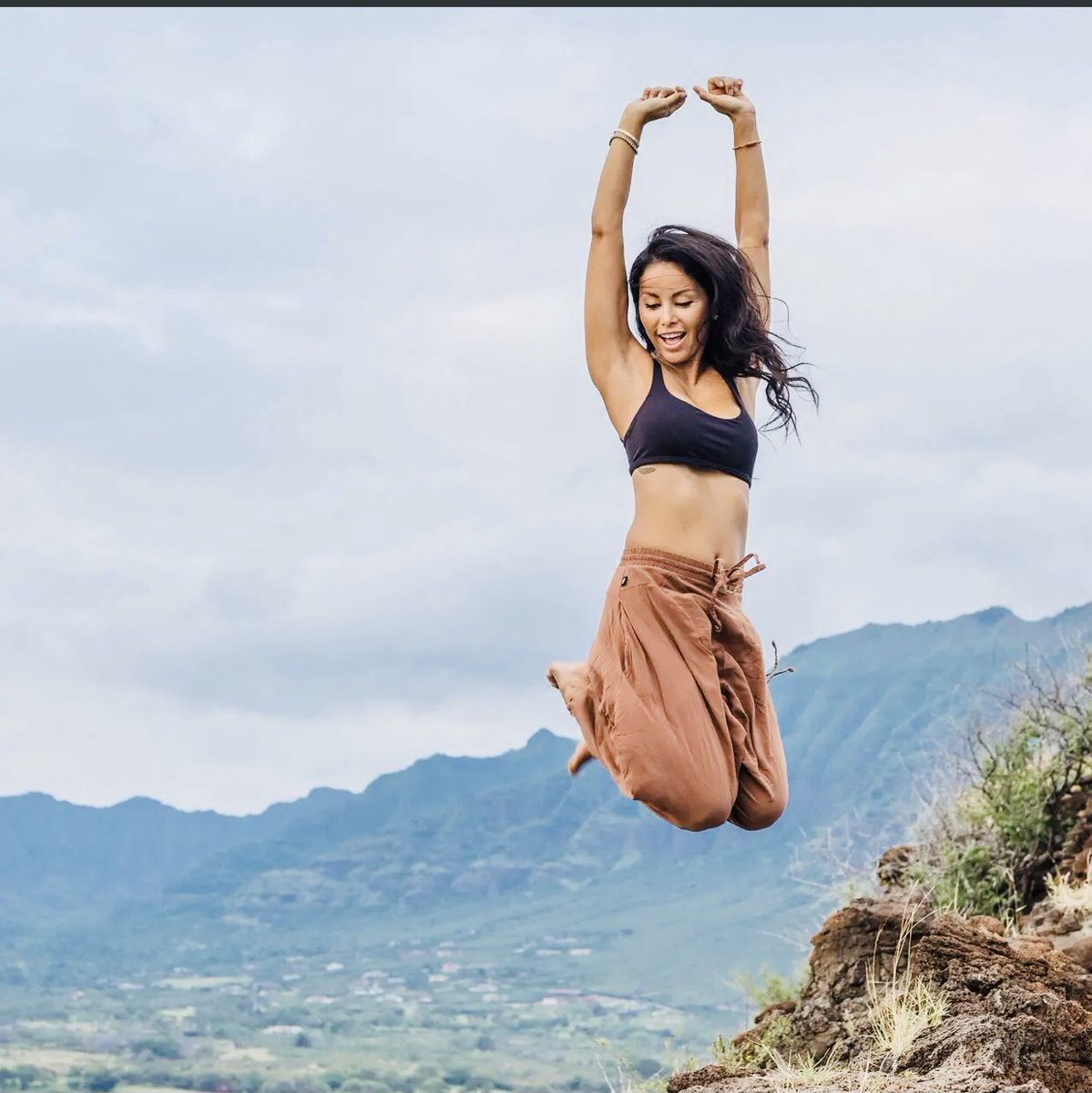 Happy Monday! These fantastic Buddha pants will be arriving soon.#shoplocal #yoga #yogapants #boutique #boutiqueshopping #northshorema #giftsforher #StockingStuffers