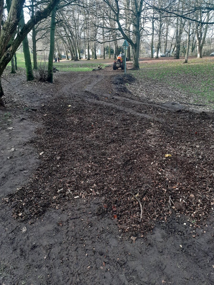 RyanCooper66's tweet photo. Due to the amount of rain over the last 2 weeks pathways have become slippy under foot. We took advantage of some tree clippings that have been produced after some tree works on the park and have recycled them to make the paths safe for park users. @SherwoodBerrid1 https://t.co/YBi9yAy4us