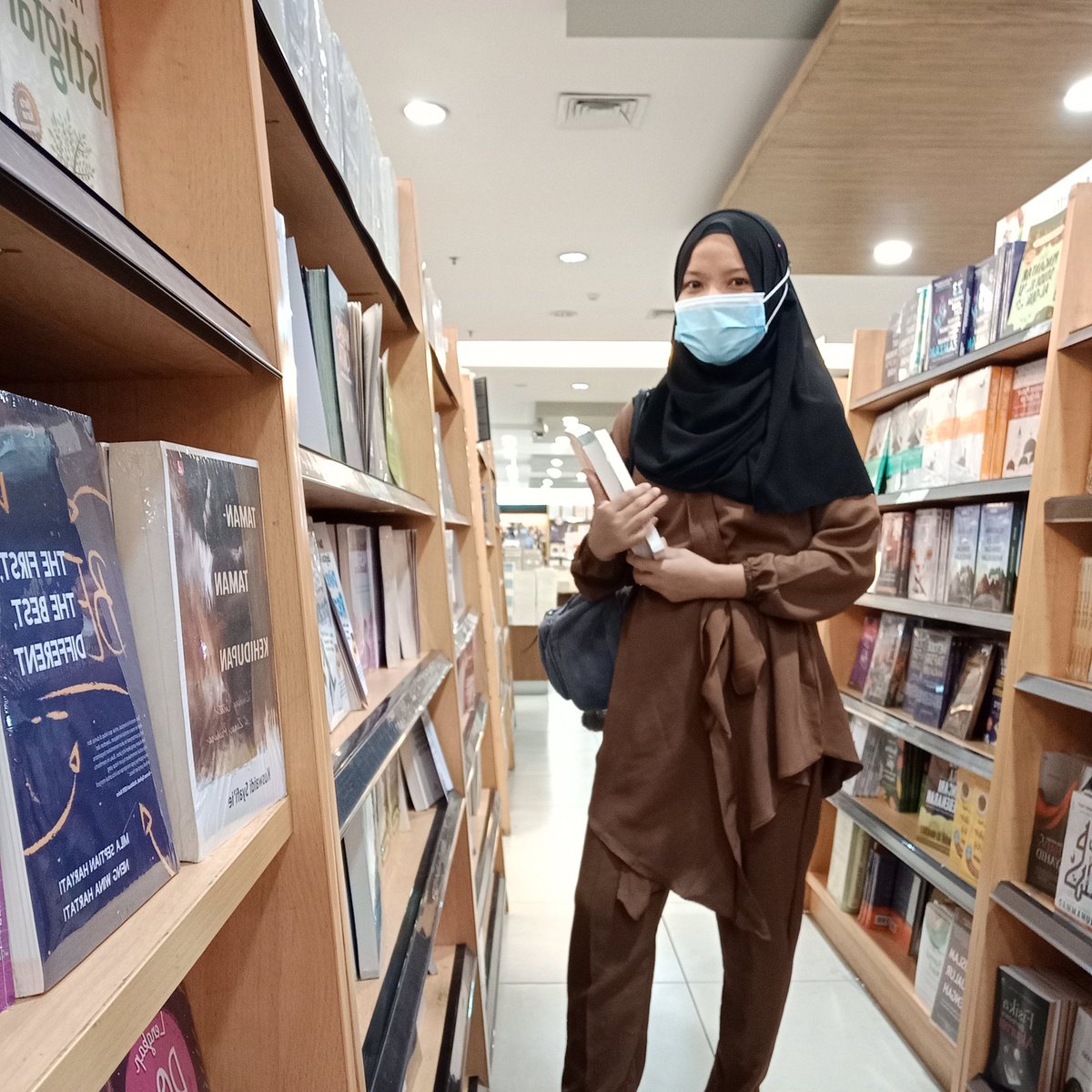 RohmahAgustina2's tweet photo. #FotoProfilBaru https://t.co/BgvRycxHGt