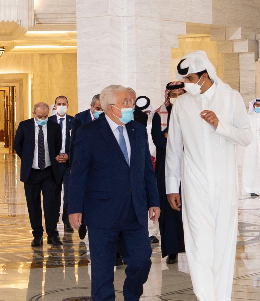 TamimBinHamad's tweet photo. أكدت للأخ الرئيس أبو مازن خلال لقائنا اليوم على موقف قطر الداعم للشعب الفلسطيني وقضيته العادلة، والمؤيد لتحقيق السلام على أساس المبادرة العربية وحل الدولتين وقرارات الشرعية الدولية .. كما أكدت على أهمية وحدة الصف الفلسطيني. https://t.co/fDx28aYIx3