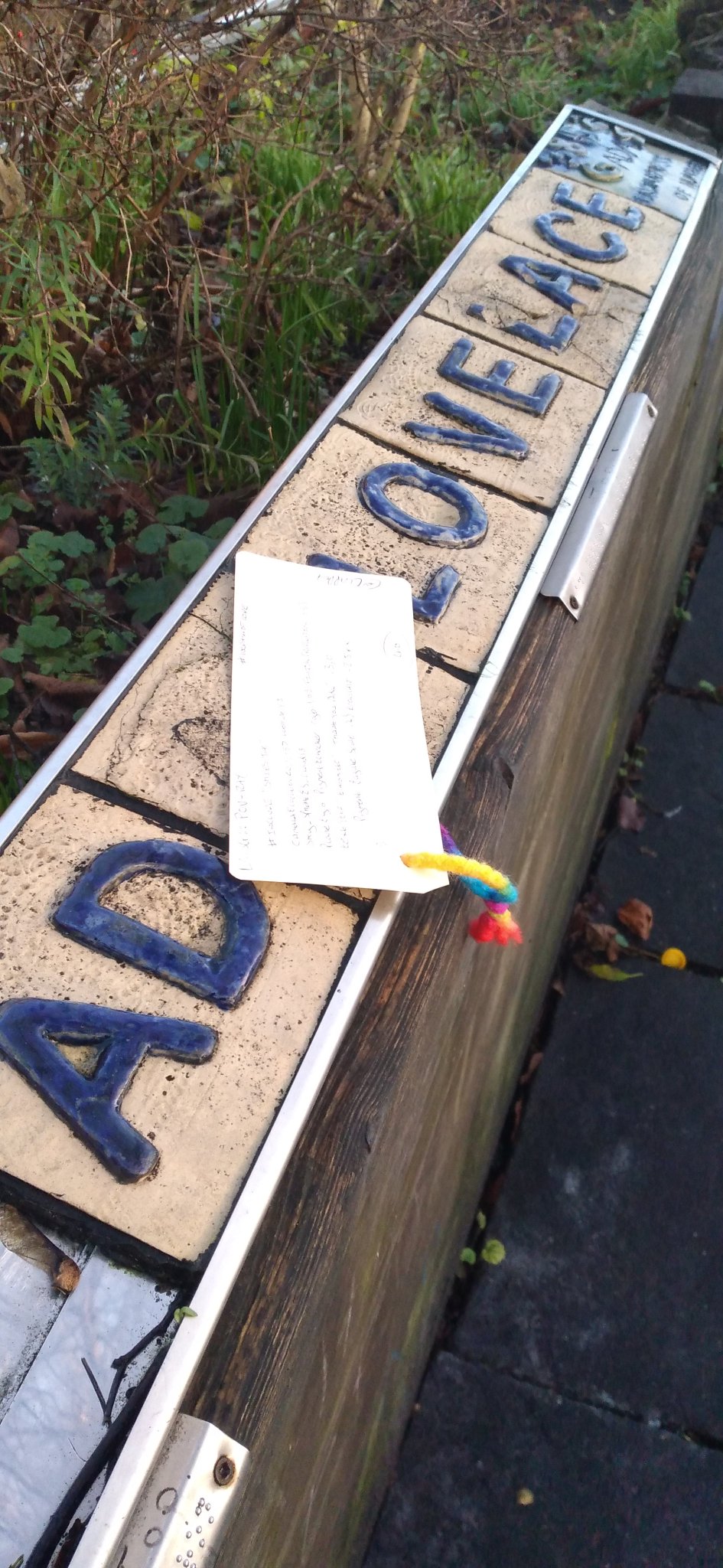 Day46 :: POV-Ray  Well time for another amiga era one. Creating vector images, actually looks really (Image 1)