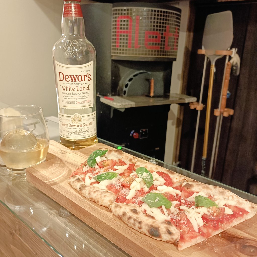 aletta2941's tweet photo. デュワーズと一緒に食べたい料理なら間違いなくPizzaでしょΣ(￣□￣)IDKP
#デュワーズペアフード杯 
#Yoto https://t.co/RMIrY735pM
