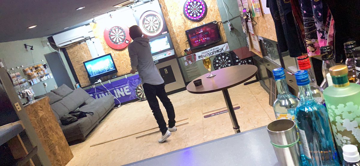 Shinji_Darts180's tweet photo. 店内雰囲気変えました。
ソファーとテーブルは荷物置きとしてお使い下さい。
店内狭い為投げ環境を最優先にさせて頂きました。
後3年間続けたソフトドリンク飲み放題先週から無くなってます。ワンドリンク500円コーラ ジンジャーエールはビン提供 ウーロン緑茶はグラス大きくなってます。
#Bar180 https://t.co/9eag8qN3or