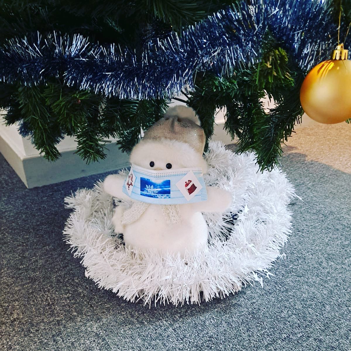 saigainfo's tweet photo. Notre bonhomme de neige attend de pied ferme le Père-Noël dans le respect des gestes barrières ☃️🎄🎅🏻 https://t.co/t8LO18R7Xg