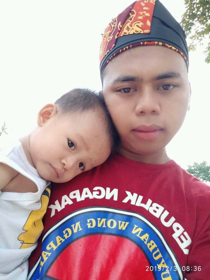 Ade_KK12's tweet photo. Bukan anak aku tapi nempel terus sama aku😂 https://t.co/tBoXBUXjij